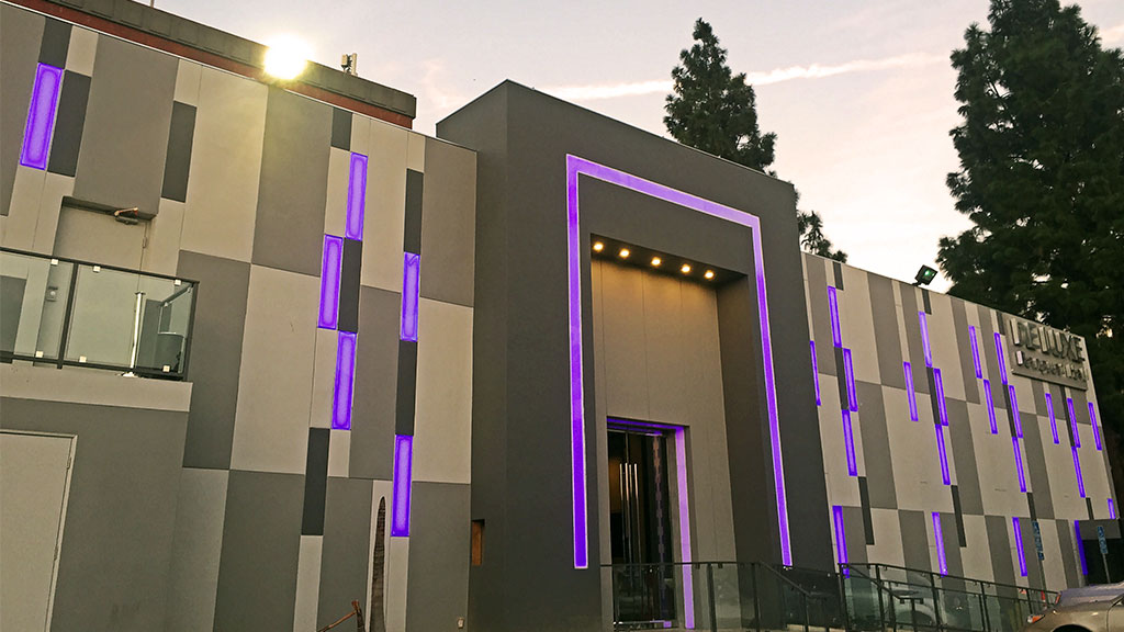 De Luxe Banquet Hall - Photo 1